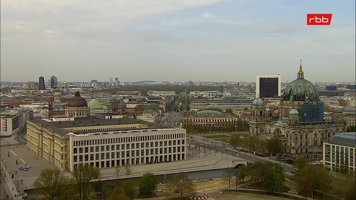 Archiv Foto Webcam Berlin: Rotes Rathaus und Berliner Dom