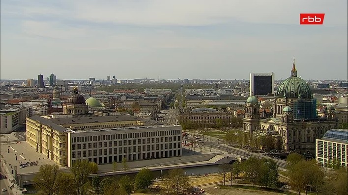 Archiv Foto Webcam Berlin: Rotes Rathaus und Berliner Dom