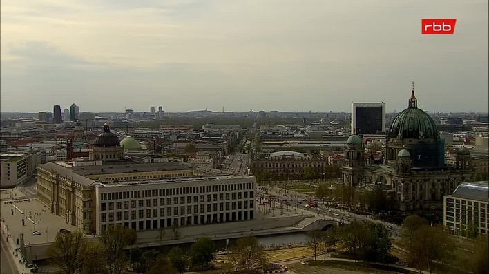 Archiv Foto Webcam Berlin: Rotes Rathaus und Berliner Dom