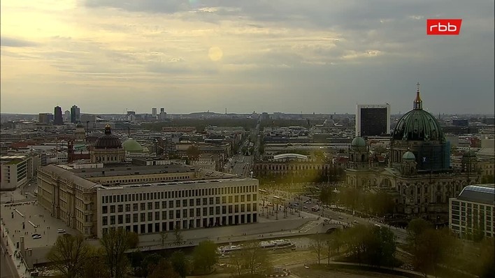 Archiv Foto Webcam Berlin: Rotes Rathaus und Berliner Dom