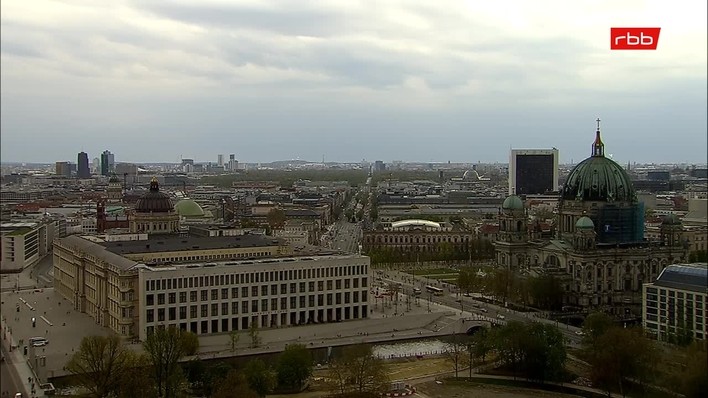 Archiv Foto Webcam Berlin: Rotes Rathaus und Berliner Dom