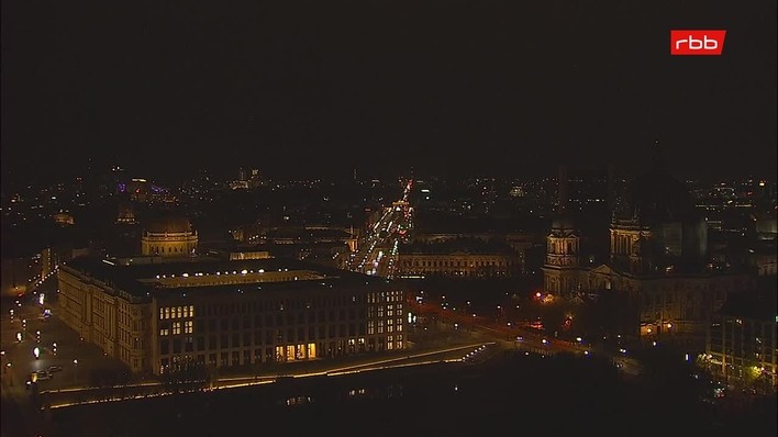 Archiv Foto Webcam Berlin: Rotes Rathaus und Berliner Dom