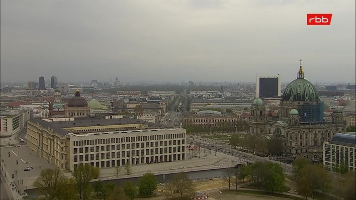 Archiv Foto Webcam Berlin: Rotes Rathaus und Berliner Dom