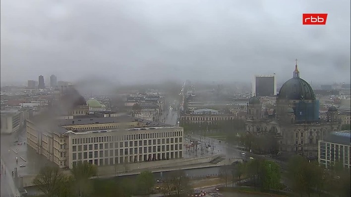 Archiv Foto Webcam Berlin: Rotes Rathaus und Berliner Dom
