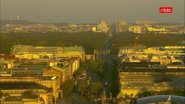 Archiv Foto Webcam Berlin: Rotes Rathaus und Berliner Dom