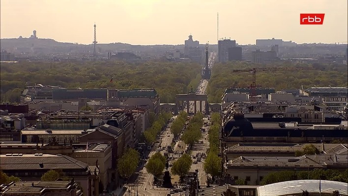 Archiv Foto Webcam Berlin: Rotes Rathaus und Berliner Dom