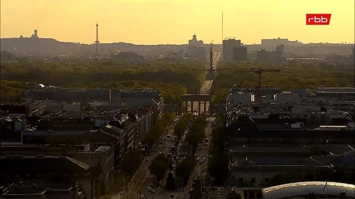 Archiv Foto Webcam Berlin: Rotes Rathaus und Berliner Dom