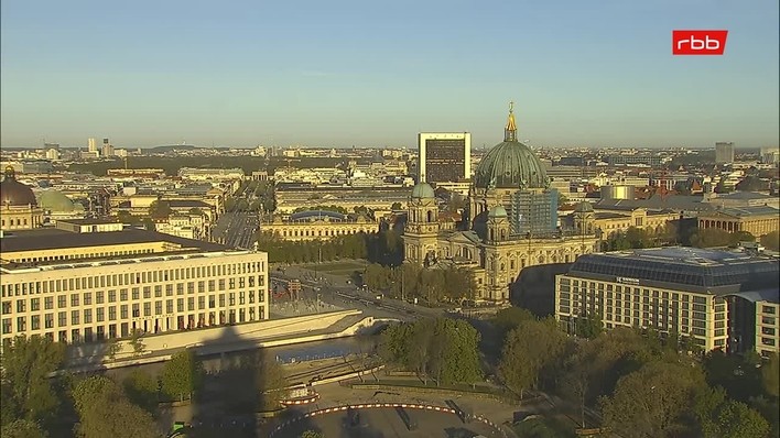 Archiv Foto Webcam Berlin: Rotes Rathaus und Berliner Dom