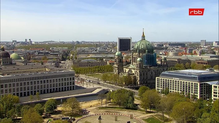 Archiv Foto Webcam Berlin: Rotes Rathaus und Berliner Dom