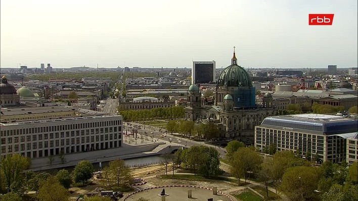 Archiv Foto Webcam Berlin: Rotes Rathaus und Berliner Dom