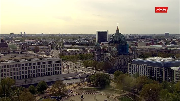 Archiv Foto Webcam Berlin: Rotes Rathaus und Berliner Dom