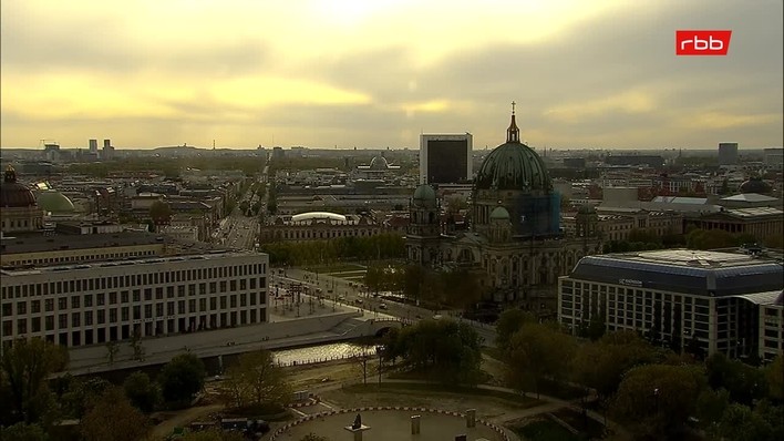 Archiv Foto Webcam Berlin: Rotes Rathaus und Berliner Dom
