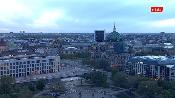 Archiv Foto Webcam Berlin: Rotes Rathaus und Berliner Dom