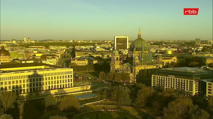 Archiv Foto Webcam Berlin: Rotes Rathaus und Berliner Dom
