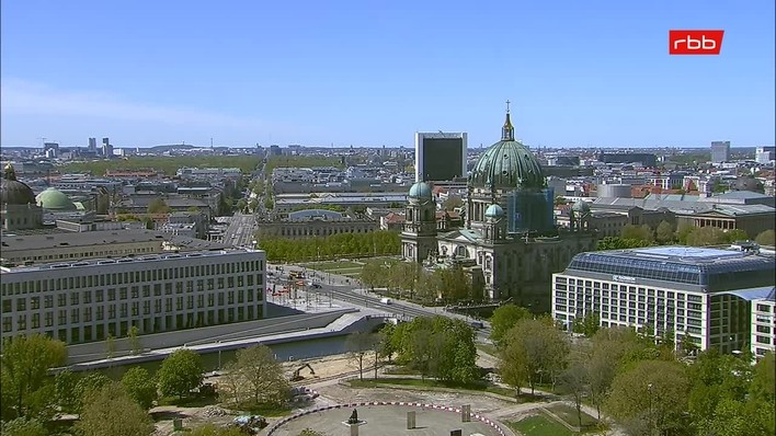Archiv Foto Webcam Berlin: Rotes Rathaus und Berliner Dom