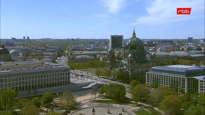 Archiv Foto Webcam Berlin: Rotes Rathaus und Berliner Dom