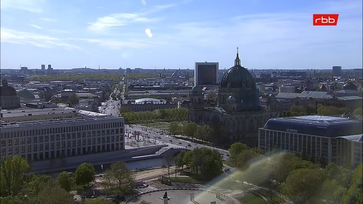 Archiv Foto Webcam Berlin: Rotes Rathaus und Berliner Dom