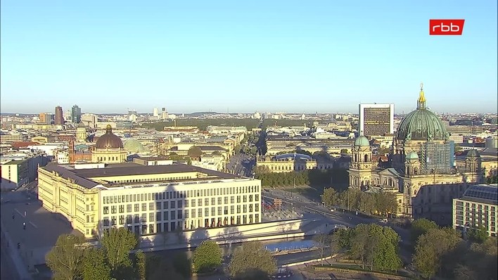 Archiv Foto Webcam Berlin: Rotes Rathaus und Berliner Dom