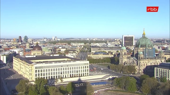Archiv Foto Webcam Berlin: Rotes Rathaus und Berliner Dom