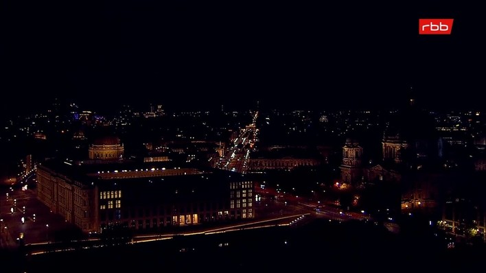 Archiv Foto Webcam Berlin: Rotes Rathaus und Berliner Dom