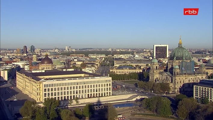 Archiv Foto Webcam Berlin: Rotes Rathaus und Berliner Dom