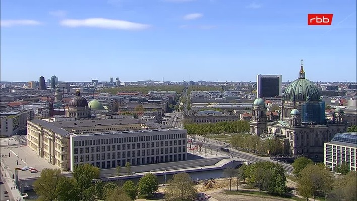 Archiv Foto Webcam Berlin: Rotes Rathaus und Berliner Dom