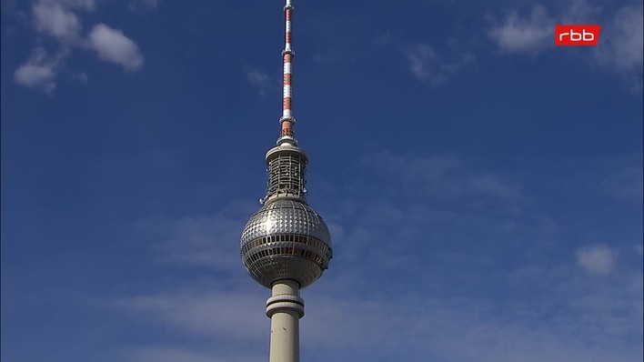 Archiv Foto Webcam Berlin: Rotes Rathaus und Berliner Dom