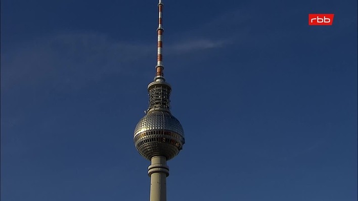 Archiv Foto Webcam Berlin: Rotes Rathaus und Berliner Dom