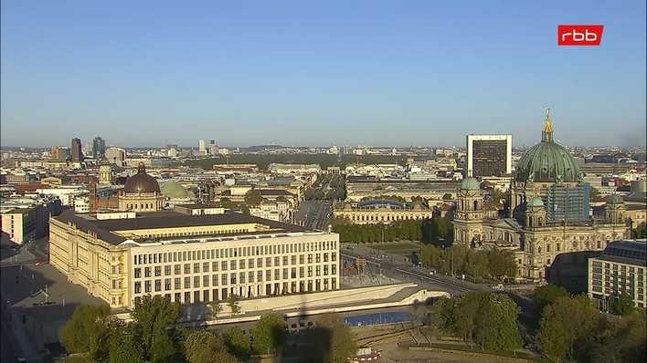 Archiv Foto Webcam Berlin: Rotes Rathaus und Berliner Dom