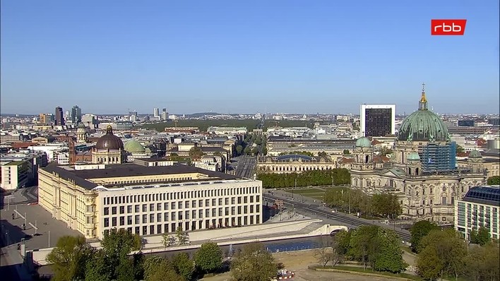 Archiv Foto Webcam Berlin: Rotes Rathaus und Berliner Dom