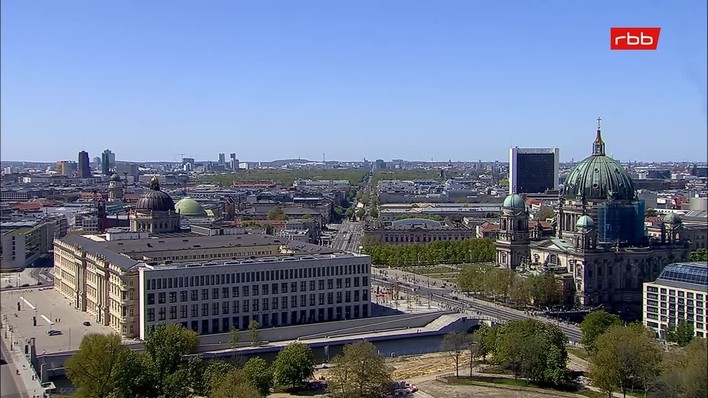 Archiv Foto Webcam Berlin: Rotes Rathaus und Berliner Dom