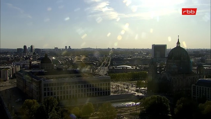 Archiv Foto Webcam Berlin: Rotes Rathaus und Berliner Dom