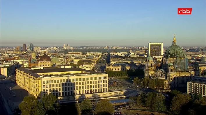 Archiv Foto Webcam Berlin: Rotes Rathaus und Berliner Dom