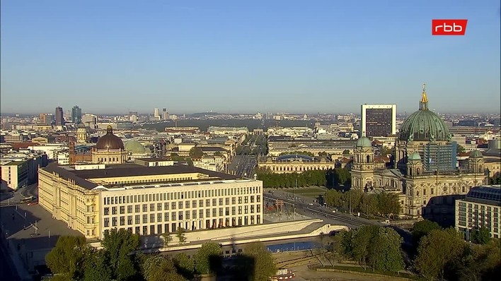 Archiv Foto Webcam Berlin: Rotes Rathaus und Berliner Dom