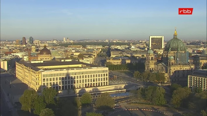 Archiv Foto Webcam Berlin: Rotes Rathaus und Berliner Dom