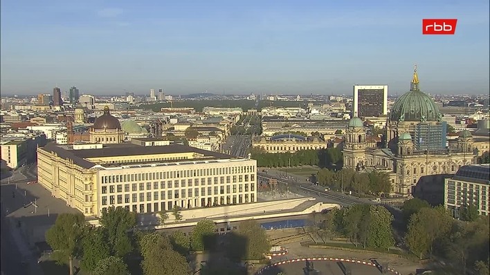 Archiv Foto Webcam Berlin: Rotes Rathaus und Berliner Dom