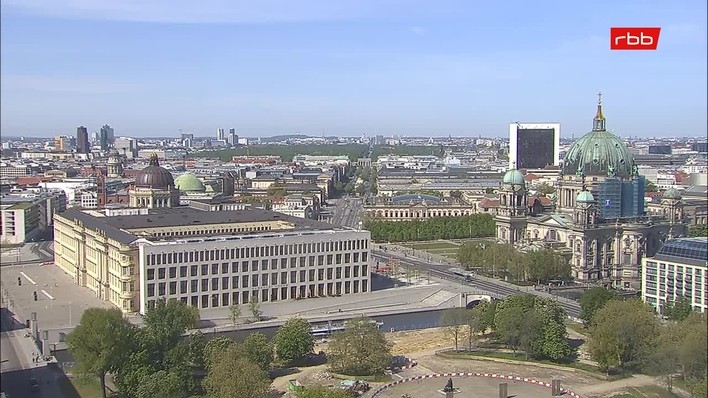 Archiv Foto Webcam Berlin: Rotes Rathaus und Berliner Dom