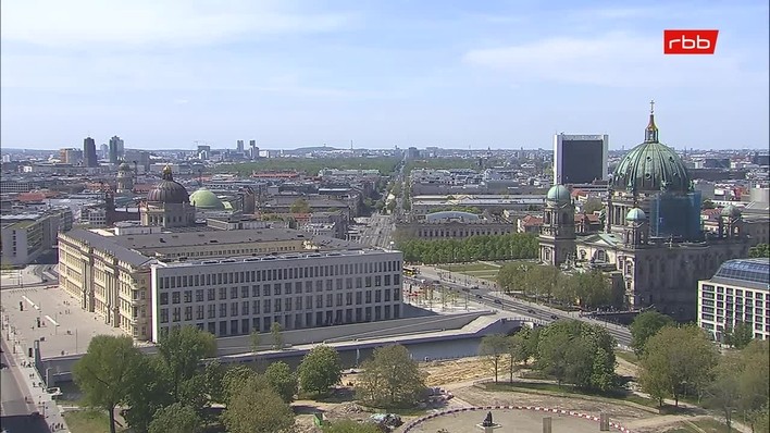 Archiv Foto Webcam Berlin: Rotes Rathaus und Berliner Dom
