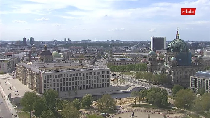 Archiv Foto Webcam Berlin: Rotes Rathaus und Berliner Dom