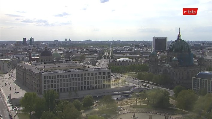 Archiv Foto Webcam Berlin: Rotes Rathaus und Berliner Dom