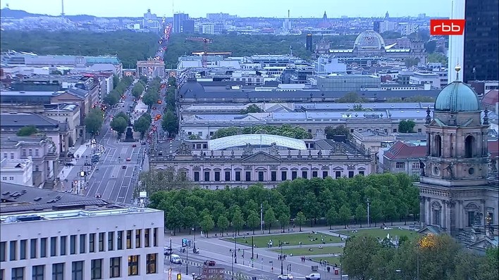 Archiv Foto Webcam Berlin: Rotes Rathaus und Berliner Dom