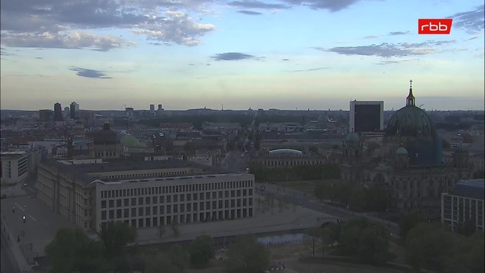 Archiv Foto Webcam Berlin: Rotes Rathaus und Berliner Dom