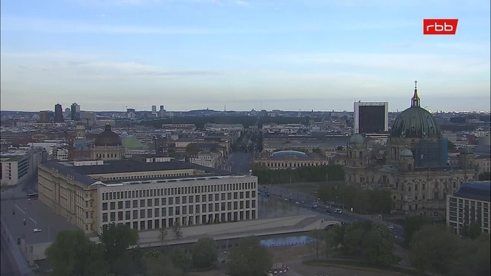 Archiv Foto Webcam Berlin: Rotes Rathaus und Berliner Dom