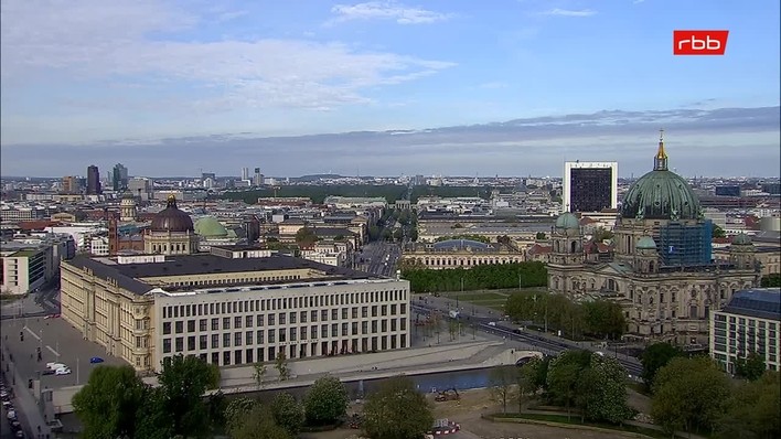 Archiv Foto Webcam Berlin: Rotes Rathaus und Berliner Dom