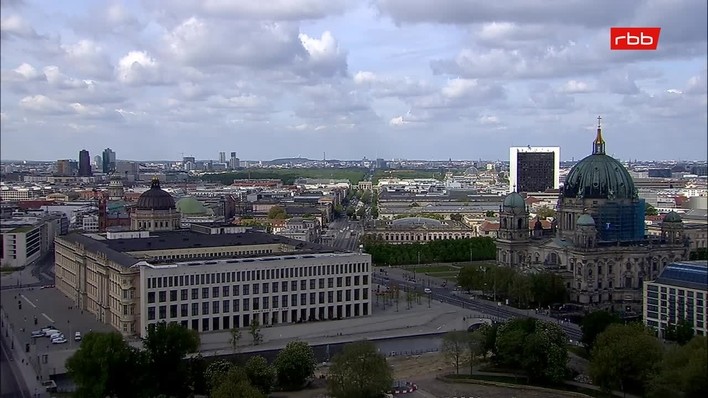 Archiv Foto Webcam Berlin: Rotes Rathaus und Berliner Dom