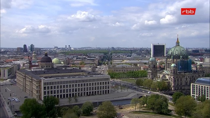 Archiv Foto Webcam Berlin: Rotes Rathaus und Berliner Dom