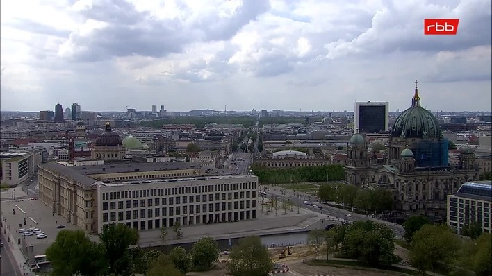 Archiv Foto Webcam Berlin: Rotes Rathaus und Berliner Dom