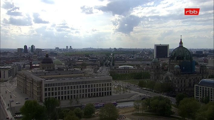 Archiv Foto Webcam Berlin: Rotes Rathaus und Berliner Dom