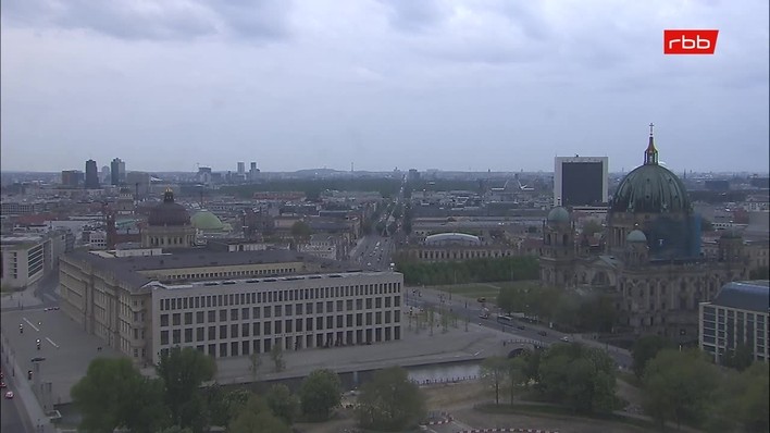 Archiv Foto Webcam Berlin: Rotes Rathaus und Berliner Dom