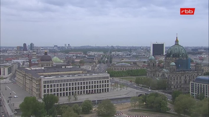 Archiv Foto Webcam Berlin: Rotes Rathaus und Berliner Dom